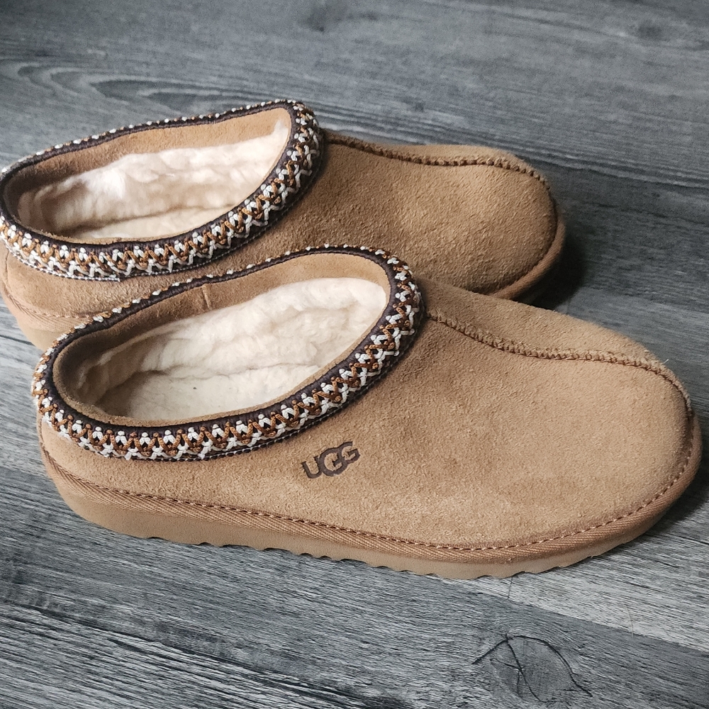 UGG Women's Cozy Tan Slippers. Tasman Slippers